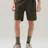 Woolrich Clothing - Woolrich Garment-Dyed Chino Shorts in Stretch Cotton Dark Green Men DL82479 Clothing