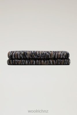 Woolrich Clothing - Woolrich Wool Blend Blanket in Shadowbark Jacquard Pattern-Serving the People Shadow Bark Camou Unisex DL82278 Accessories